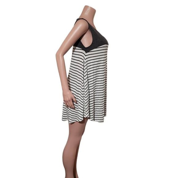 Zenana premium gray stripe Swing Sleeveless Pocket Dress Size L - Picture 5 of 5